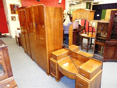 Lot 687 - A walnut Art Deco bedroom suite