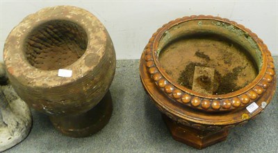 Lot 739 - Two garden urns