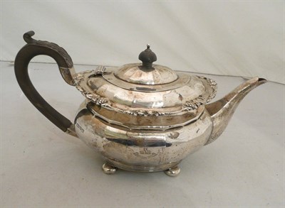 Lot 12 - A silver teapot, approx 20 oz
