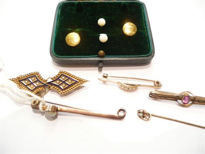 Lot 69 - Bar brooches, stock pins and dress studs