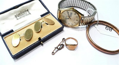 Lot 89 - A pair of 9ct gold cufflinks, a 9ct gold signet ring, a bangle, a watch and a brooch