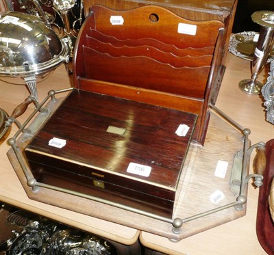 Lot 156 - Oak presentation gallery tray, rosewood hinged jewellery box and a stationery rack (3)