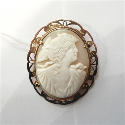 Lot 179 - A cameo brooch in a frame stamped '9CT'