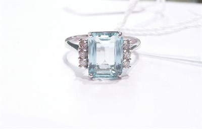 Lot 180 - A 14ct white gold aquamarine and diamond ring