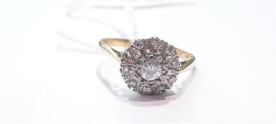 Lot 188 - A diamond cluster ring