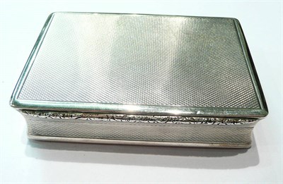 Lot 192 - A silver snuff box