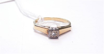 Lot 205 - A diamond solitaire ring