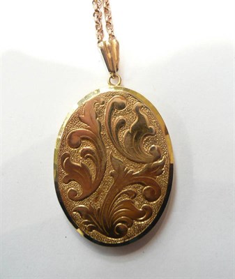 Lot 225 - A 9ct gold locket on chain