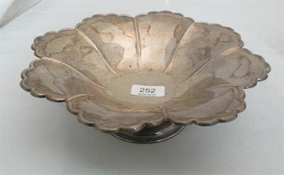 Lot 252 - A silver pedestal dish