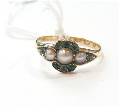 Lot 292 - A split pearl foil backed cluster ring