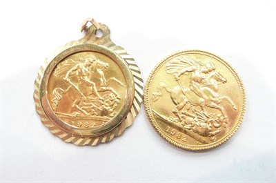 Lot 310 - Two gold sovereigns, both dated 1982