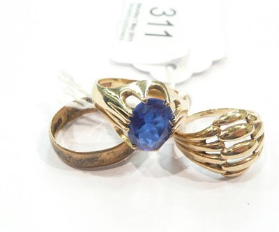 Lot 311 - 9 ct gold gents ring set with a blue stone, a wedding band and one other ring (3)