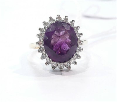 Lot 316 - An amethyst and diamond cluster ring