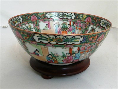 Lot 347 - A Canton bowl and stand