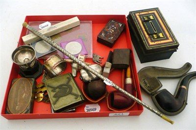 Lot 421 - Assorted collectors items including coins, silver vesta, cigarette holder, WWI hinged box,...