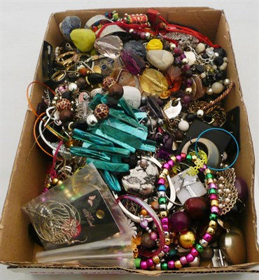 Lot 429 - A box of costume jewellery