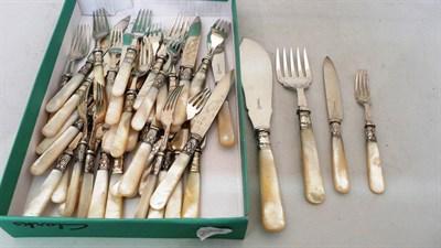 Lot 433 - A quantity of Mother of pearl, plate fish eaters etc.