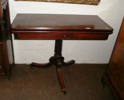 Lot 514 - A 19th century mahogany tea table on tripod base