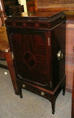 Lot 550 - An Edwardian mahogany music cabinet