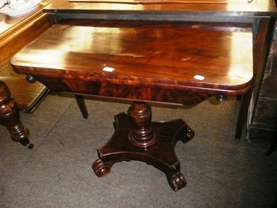 Lot 567 - 19th century mahogany tea table