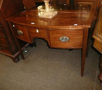 Lot 569 - Small Georgian mahogany sideboard