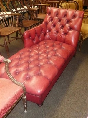 Lot 581 - A red leatherette upholstered button back chaise longue