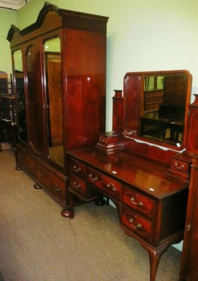 Lot 619 - An early 20th Century fiddle back mahogany bedroom suite, each piece quarter veneered and lined...