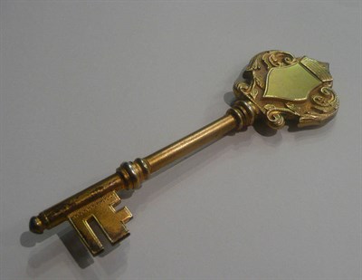 Lot 4 - A cased silver gilt presentation key