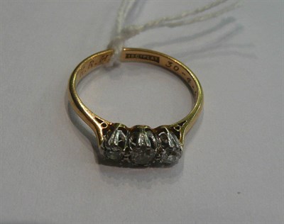 Lot 46 - A graduated diamond three stone ring stamped '18CT PLAT'
