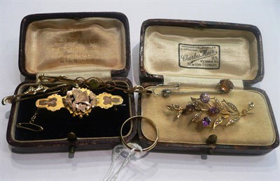 Lot 51 - An 18ct gold band ring, a peridot and diamond brooch, an amethyst and seed pearl brooch, two...