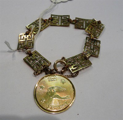 Lot 184 - 14k gold disc 'Aquarius' gilt bracelet