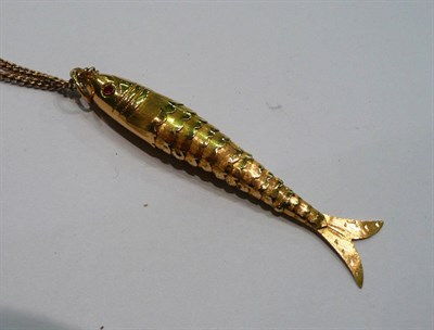 Lot 192 - 9ct gold chain and an articulated fish pendant with red stone eye