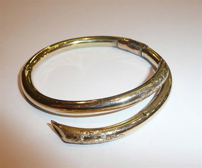 Lot 207 - A yellow metal bangle