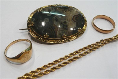 Lot 214 - 9ct gold signet ring, wedding band, link chain and oval brooch (4)