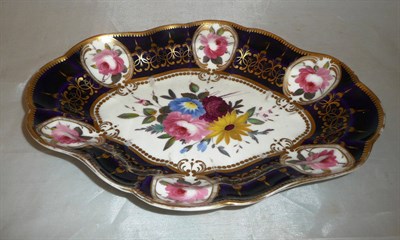 Lot 244 - A Chamberlains dessert dish