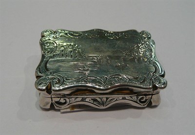 Lot 324 - A Victorian silver vinaigrette, the lid decorated with a lake scene