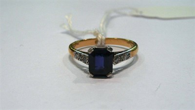 Lot 328 - An 18ct gold sapphire and diamond ring