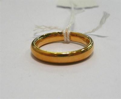 Lot 348 - 22ct gold band ring