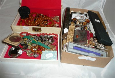 Lot 531 - Collection of costume jewellery including a Trifari brooch, other brooches, beads, rings etc,...