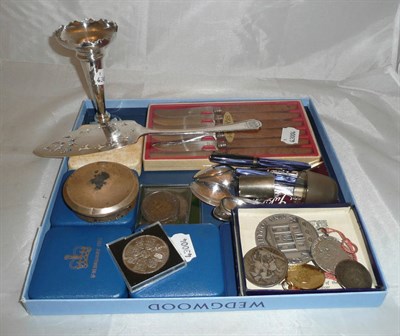 Lot 539 - A quantity of coins including a Victoria Crown 1890, a George IV half crown 1824, five cased silver