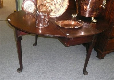 Lot 629 - Oval oak drop-leaf table