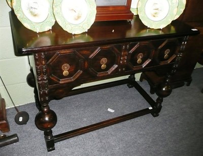 Lot 789 - Oak side table