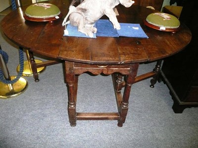 Lot 793 - Oak gateleg table