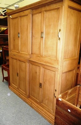 Lot 850 - A pine linen press