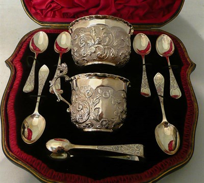 Lot 97 - A Victorian silver sugar bowl, a cream jug, cased tongs and six spoons, 1896/1897 London