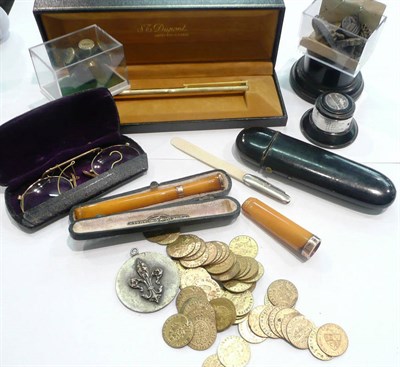 Lot 159 - A quantity of tokens, spectacles, amber cheroot holders, etc