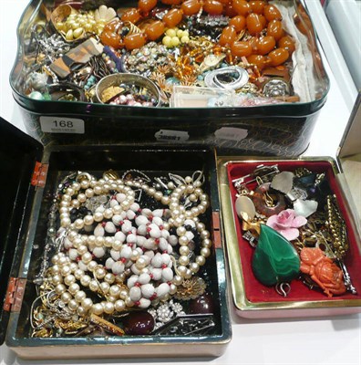 Lot 168 - A quantity of assorted jewellery