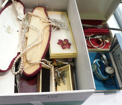 Lot 172 - Assorted silver and costume jewellery including brooches and simulated pearls, etc