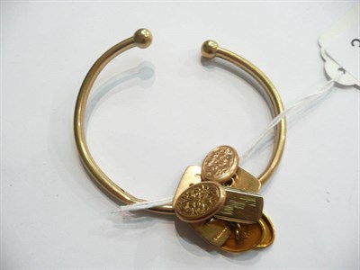 Lot 303 - A pair of 9ct gold cufflinks, other cufflinks and a 9ct gold torque bangle