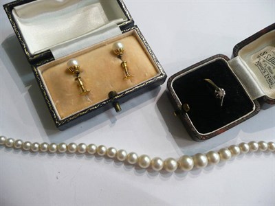 Lot 316 - A diamond ring, cultured pearl earrings and a necklet